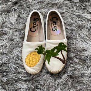Circus Tropical Comfortable Flats Palms Pineapple